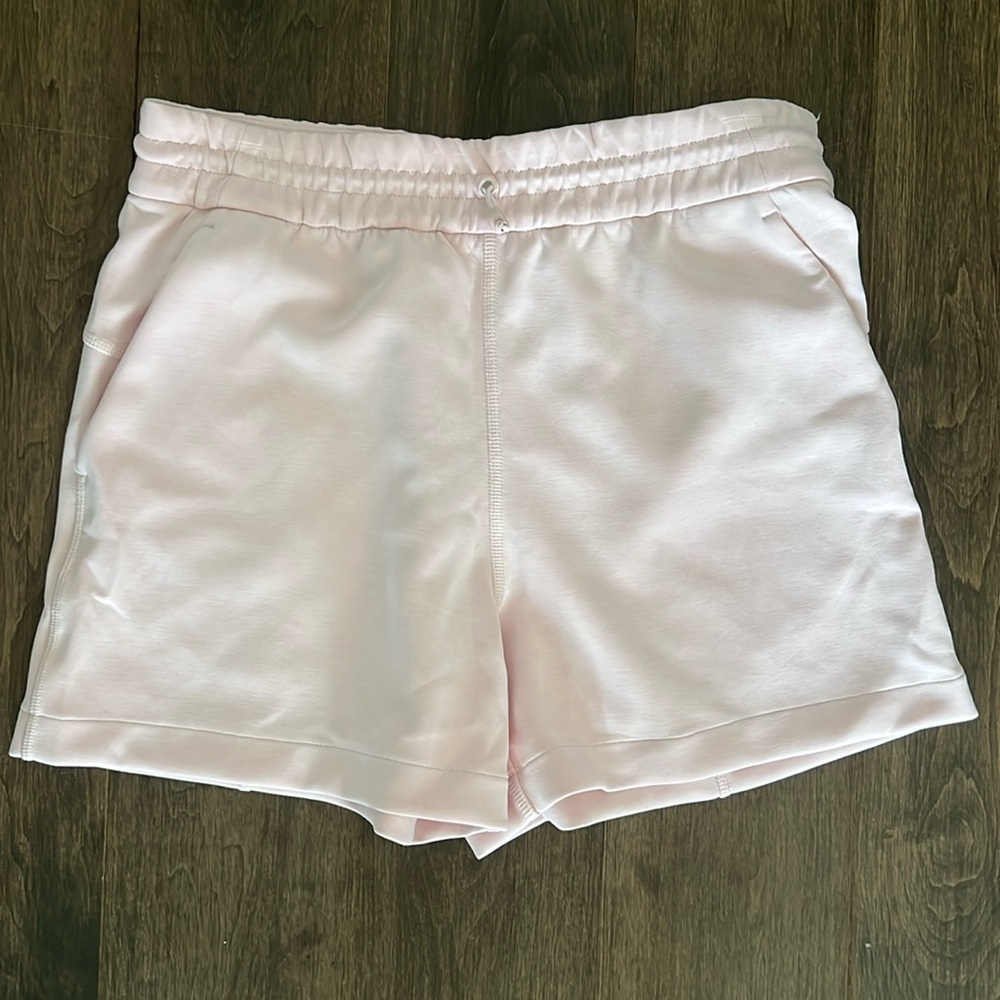 Lululemon Softstreme High-Rise Short 4”